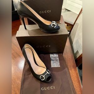 Gucci Nappa Steve Nero style # 257886AMJ00 Like new. Paid $540. Receipt shown